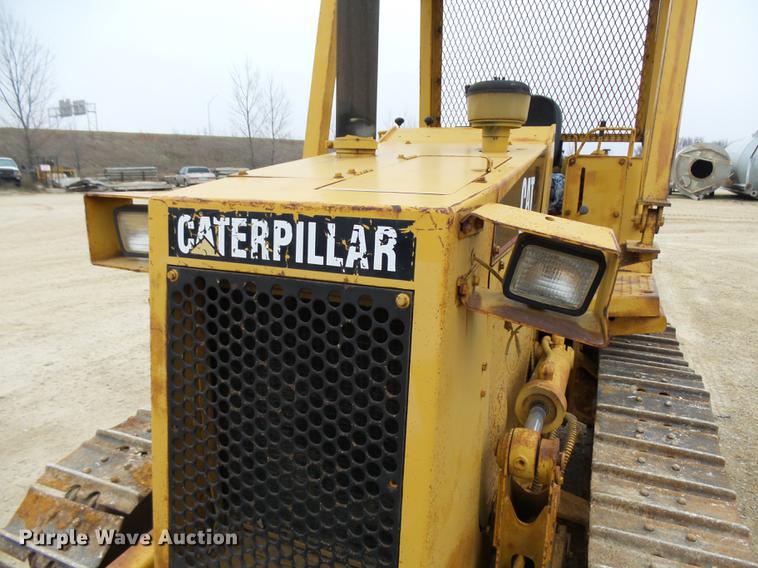 image for item EE9299 1989 Caterpillar D3C dozer