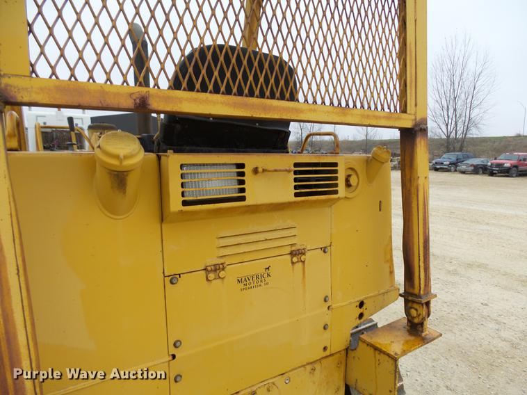 image for item EE9299 1989 Caterpillar D3C dozer