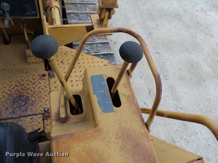 image for item EE9299 1989 Caterpillar D3C dozer