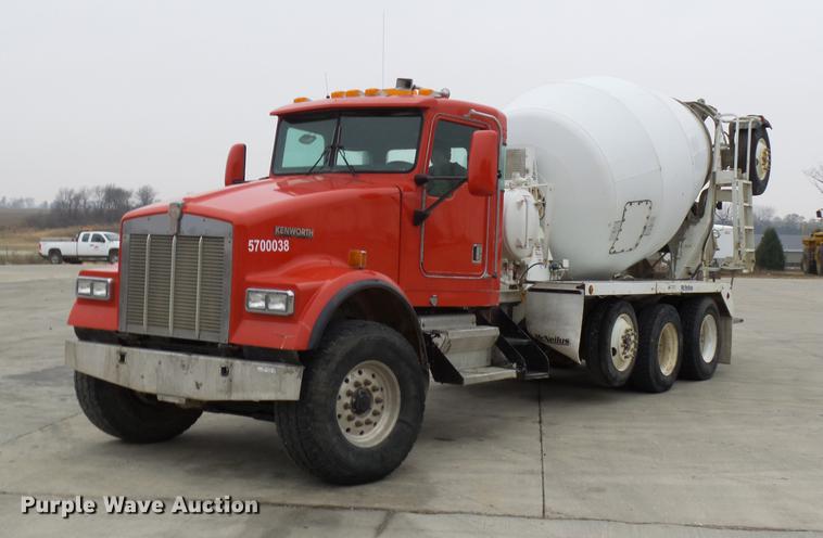 image for item EE9300 2000 Kenworth W900 ready mix truck