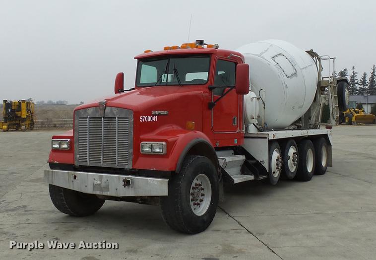 image for item EE9301 2000 Kenworth W900 ready mix truck