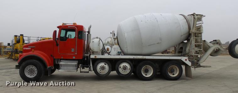 image for item EE9301 2000 Kenworth W900 ready mix truck