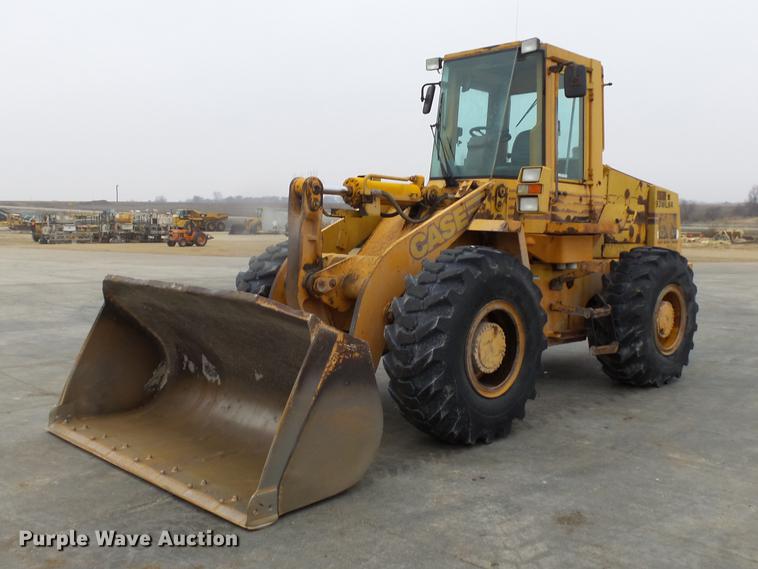 image for item EE9302 1993 Case 721B wheel loader