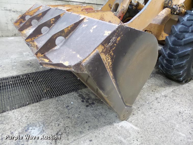 image for item EE9302 1993 Case 721B wheel loader