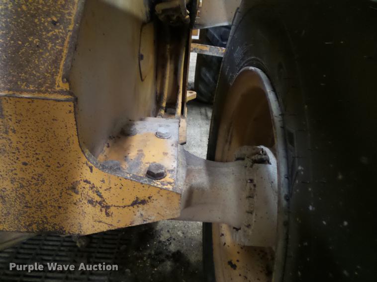 image for item EE9302 1993 Case 721B wheel loader