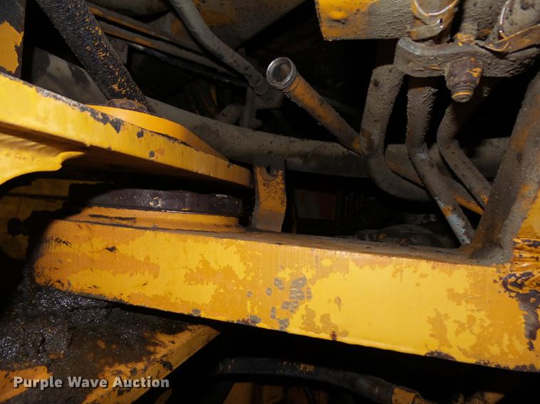 image for item EE9302 1993 Case 721B wheel loader