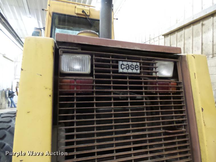 image for item EE9302 1993 Case 721B wheel loader