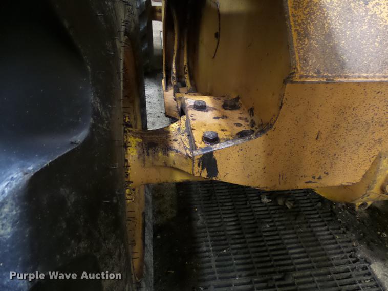 image for item EE9302 1993 Case 721B wheel loader