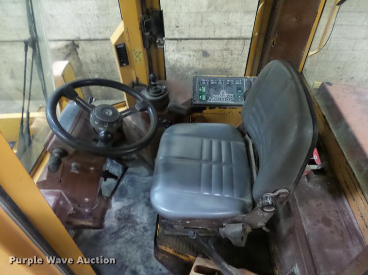 image for item EE9302 1993 Case 721B wheel loader