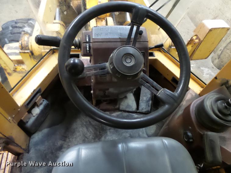 image for item EE9302 1993 Case 721B wheel loader