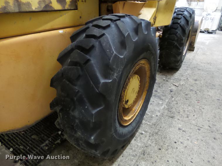 image for item EE9302 1993 Case 721B wheel loader