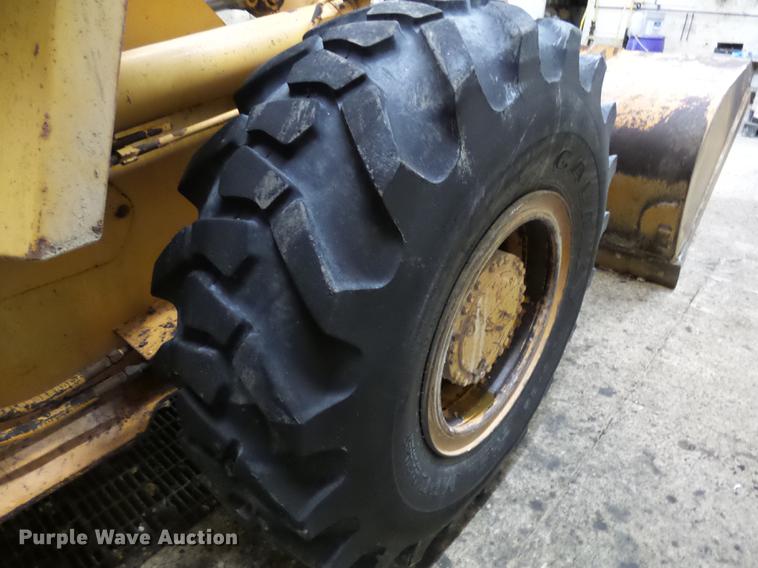 image for item EE9302 1993 Case 721B wheel loader