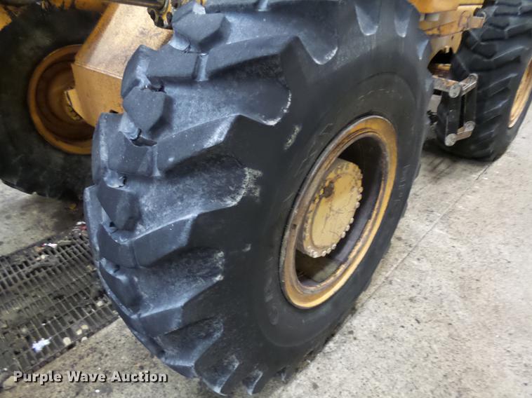 image for item EE9302 1993 Case 721B wheel loader