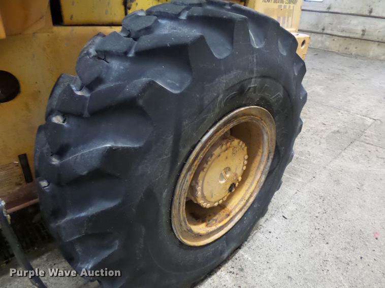 image for item EE9302 1993 Case 721B wheel loader