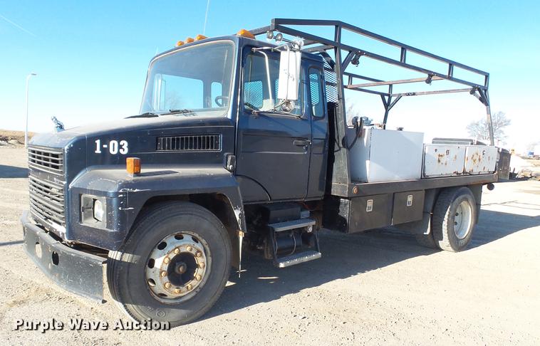 image for item EE9328 1997 Mack CS200P flatbed truck
