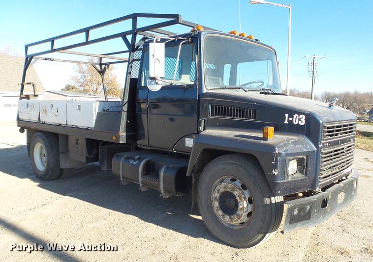 image for item EE9328 1997 Mack CS200P flatbed truck