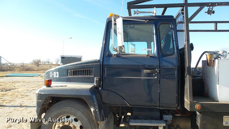 image for item EE9328 1997 Mack CS200P flatbed truck