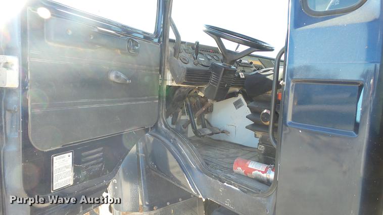 image for item EE9328 1997 Mack CS200P flatbed truck