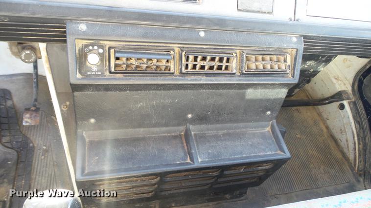 image for item EE9328 1997 Mack CS200P flatbed truck