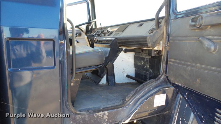 image for item EE9328 1997 Mack CS200P flatbed truck