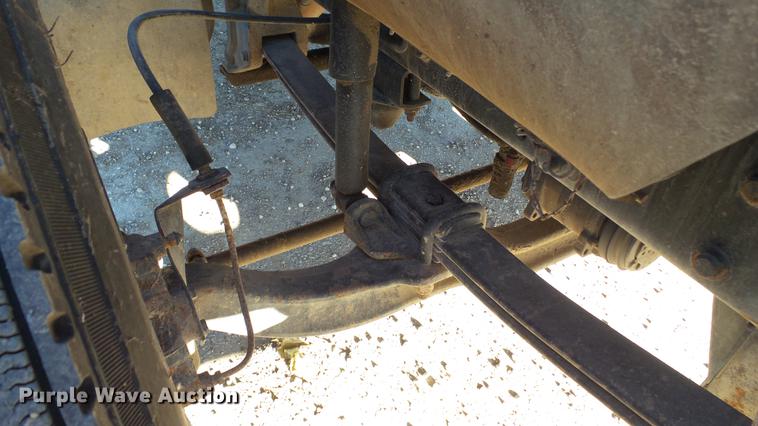 image for item EE9328 1997 Mack CS200P flatbed truck