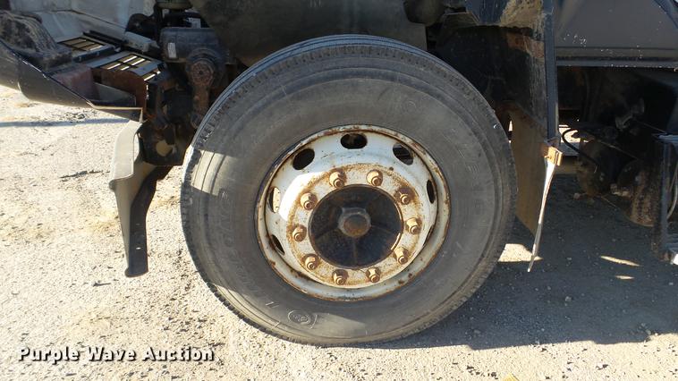 image for item EE9328 1997 Mack CS200P flatbed truck