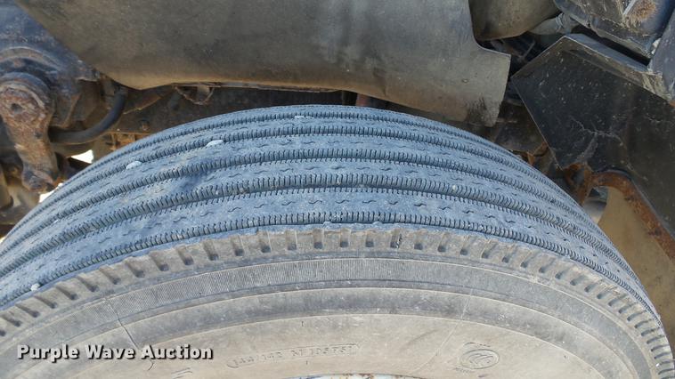 image for item EE9328 1997 Mack CS200P flatbed truck