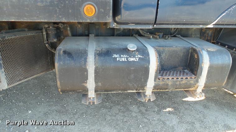 image for item EE9328 1997 Mack CS200P flatbed truck