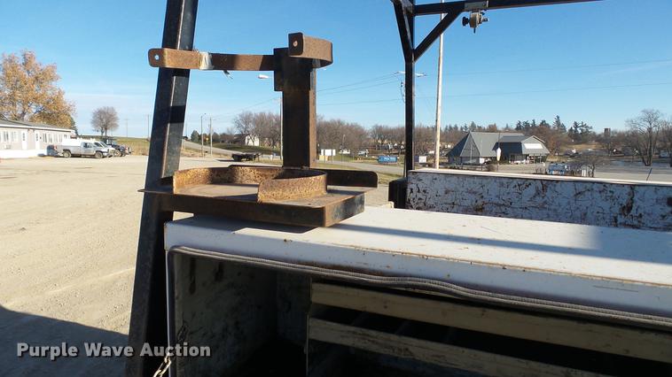 image for item EE9328 1997 Mack CS200P flatbed truck