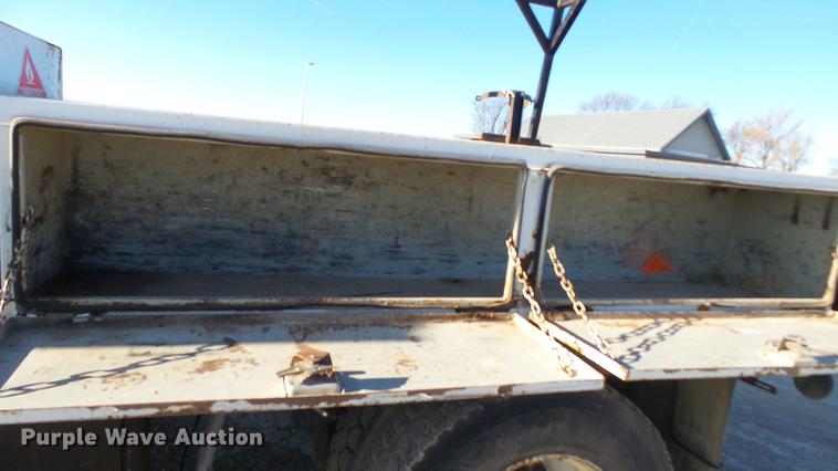 image for item EE9328 1997 Mack CS200P flatbed truck