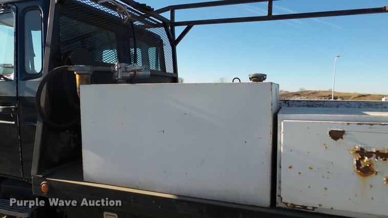 image for item EE9328 1997 Mack CS200P flatbed truck