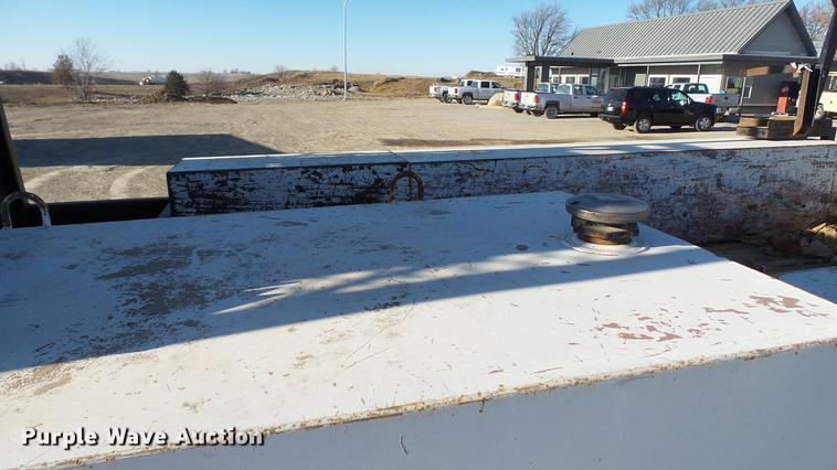 image for item EE9328 1997 Mack CS200P flatbed truck