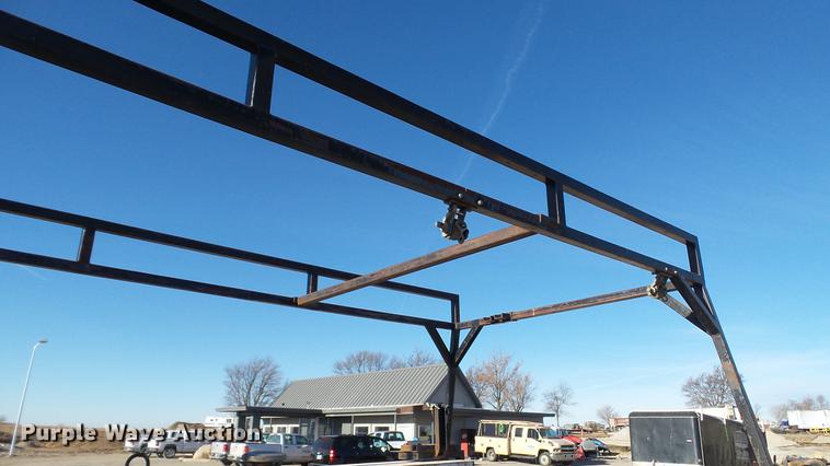 image for item EE9328 1997 Mack CS200P flatbed truck