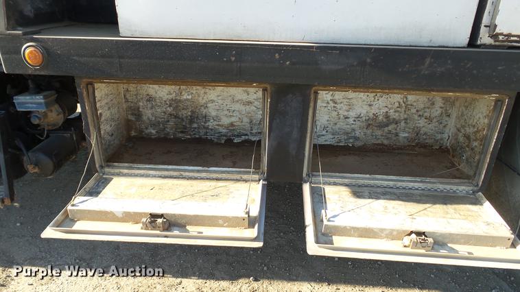 image for item EE9328 1997 Mack CS200P flatbed truck