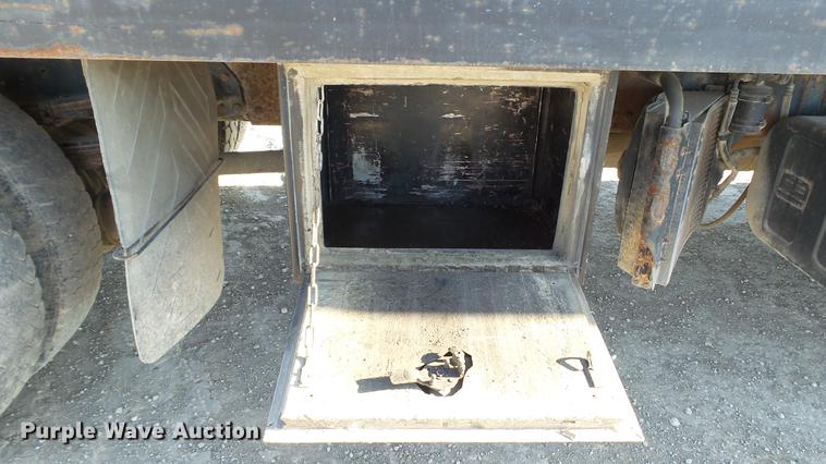 image for item EE9328 1997 Mack CS200P flatbed truck