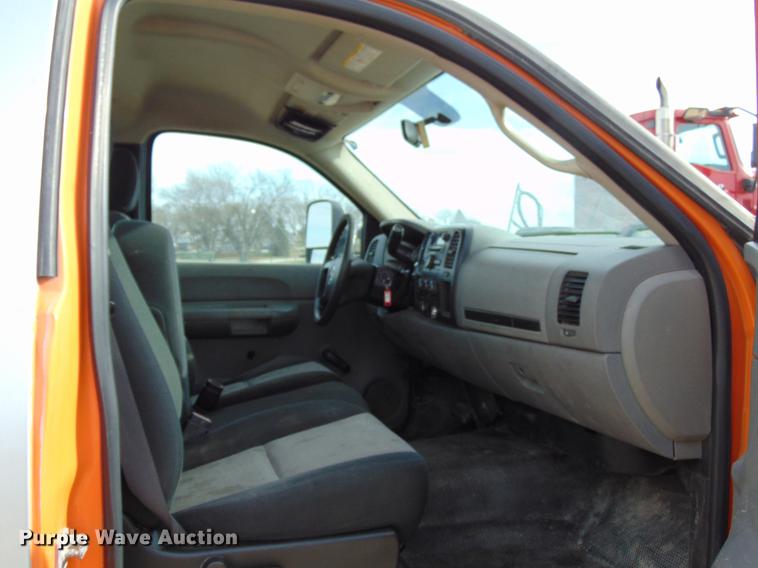 image for item EE9330 2008 GMC Sierra 2500HD pickup truck