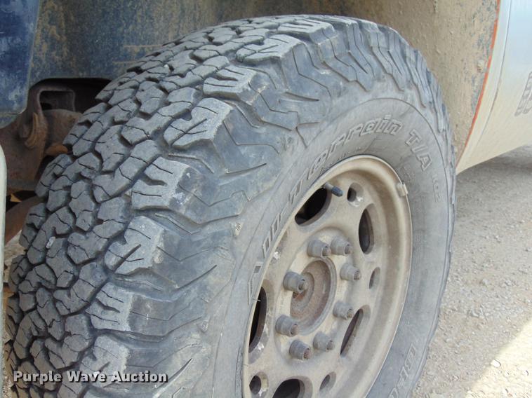 image for item EE9330 2008 GMC Sierra 2500HD pickup truck