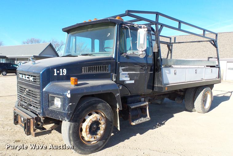 image for item EE9332 1993 Mack CS200P flatbed truck