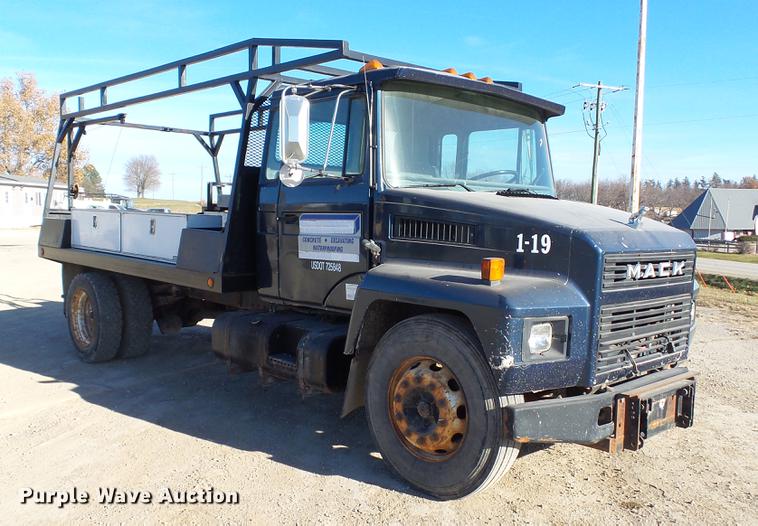 image for item EE9332 1993 Mack CS200P flatbed truck