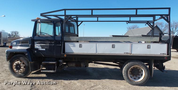 image for item EE9332 1993 Mack CS200P flatbed truck