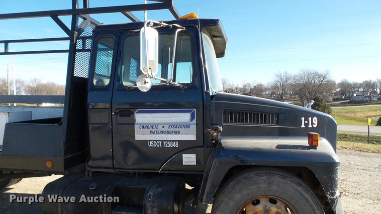 image for item EE9332 1993 Mack CS200P flatbed truck