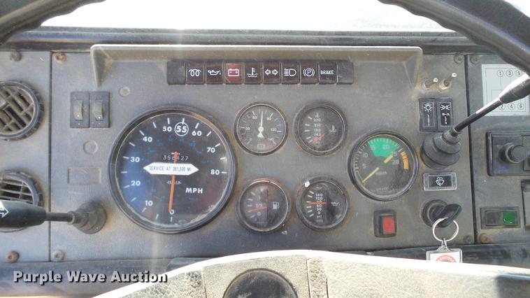 image for item EE9332 1993 Mack CS200P flatbed truck