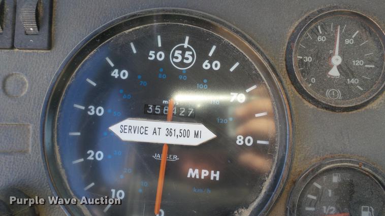 image for item EE9332 1993 Mack CS200P flatbed truck