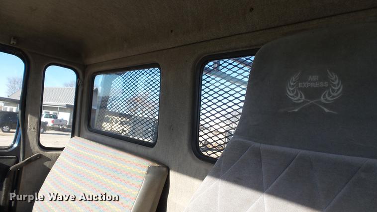 image for item EE9332 1993 Mack CS200P flatbed truck