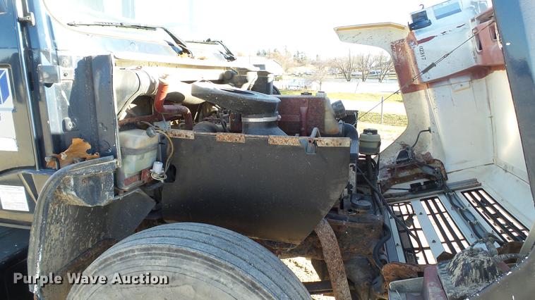 image for item EE9332 1993 Mack CS200P flatbed truck