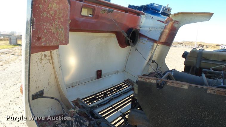 image for item EE9332 1993 Mack CS200P flatbed truck