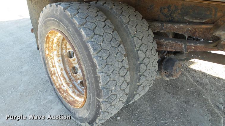 image for item EE9332 1993 Mack CS200P flatbed truck