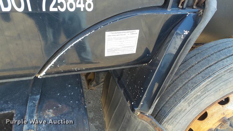 image for item EE9332 1993 Mack CS200P flatbed truck