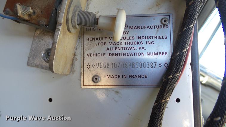 image for item EE9332 1993 Mack CS200P flatbed truck