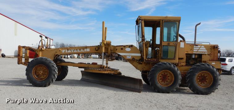 image for item J5613 1983 Fiat-Allis FG95 rigid frame motor grader